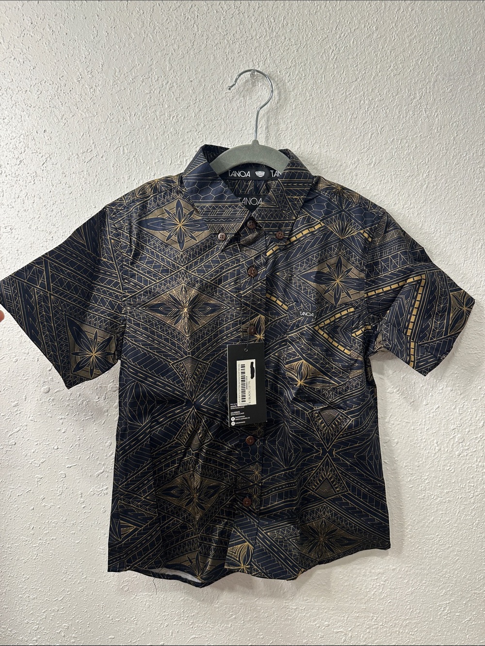 Kids size 8  Navy & Gold Patterned Short Sleeve Shirt